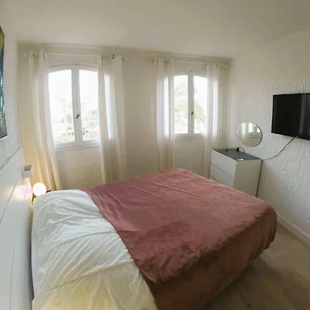 Brigantine111 - Golfe De Saint-tropez - Climatise Avec Vue Sur La Marina Lägenhet *